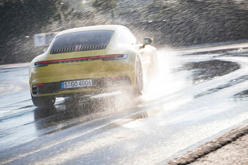 下雨免驚，但可別放肆亂坯992！了解Porsche最新Wet Mode作動機制(內有影片)
