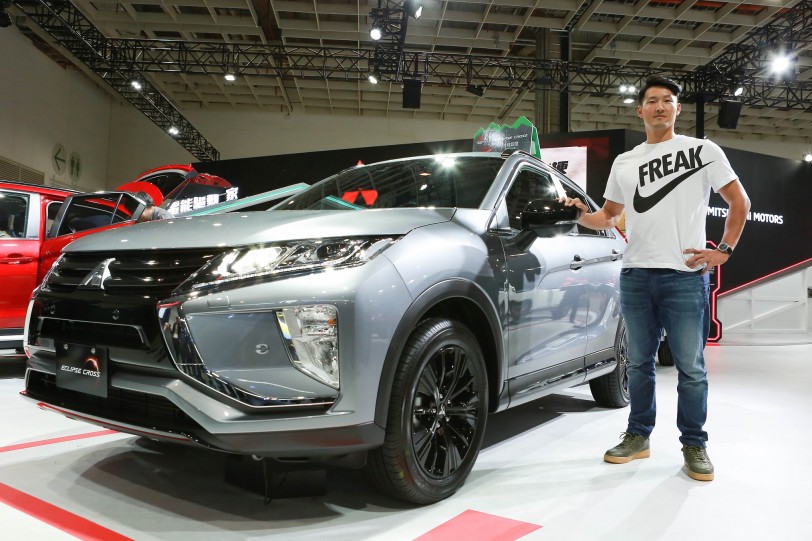 2020台北車展:國球英雄微笑左投陳冠宇、台灣鈴木一朗林哲瑄high翻中華三菱展區