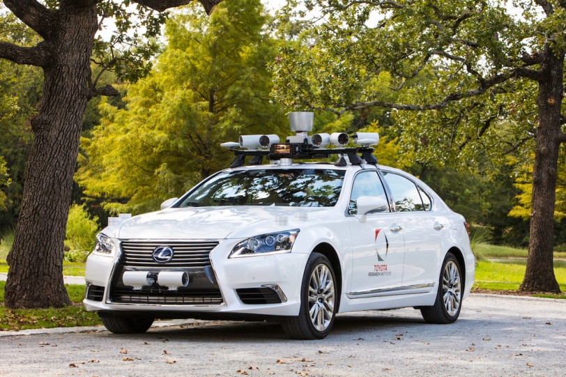 Toyota 旗下 TRI 研究中心公布自動駕駛白皮書，同時推出 LS 自動駕駛原型車升級版