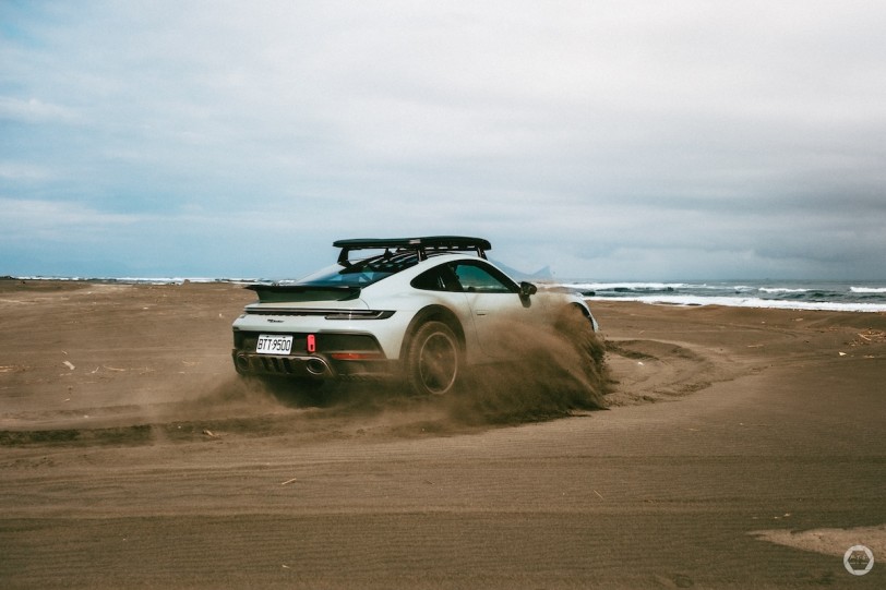 To somewhere and beyond - Porshce 911 Dakar