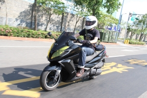 KYMCO Downtown 350i，高質感與通勤便利性引領創業新方向