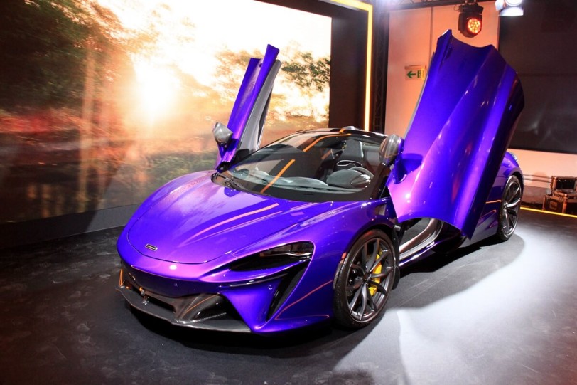 McLaren首款油電混合敞篷跑車Artura Spider在台上市！新年式Artura Coupe亦同步優化升級成700匹