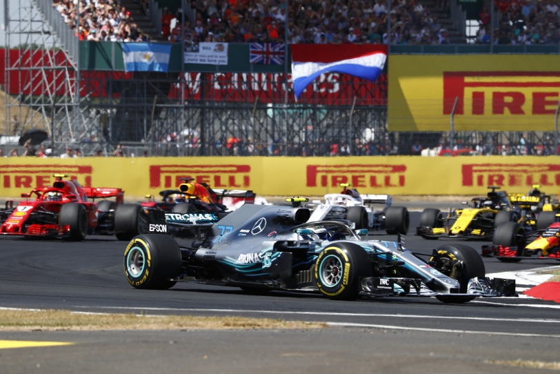 Lewis Hamilton狂飆！助銀箭在F1英國站從墊底拉回2、4名