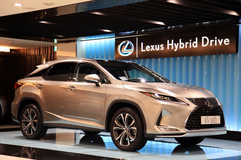 較現行車款調漲五萬，2020 年式 Lexus RX 小改款華麗變身進駐展示中心！