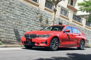 不再是兩百萬內的BMW 318i Luxury，也再沒有陽春這回事！