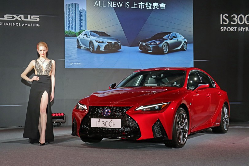 豪華降 1 萬、F SPORT 降 4 萬，大規模改款 Lexus IS300h 189 萬起正式發表