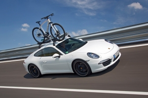 開著跑車旅行去！Porsche提供Type 991 911專屬車頂置物架系統