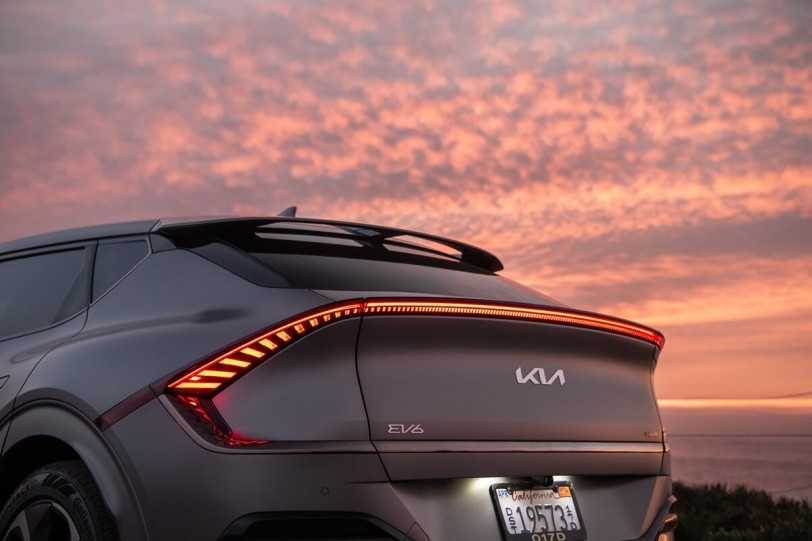 不只超越，更加卓越！Kia EV6榮獲2023年北美年度多功能車大獎