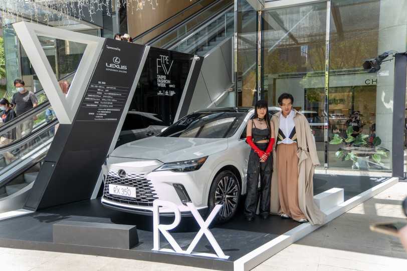 LEXUS RX 現身臺灣最具影響力時尚盛事 2022臺北時裝週X VOGUE Fashion&#039;s Night Out