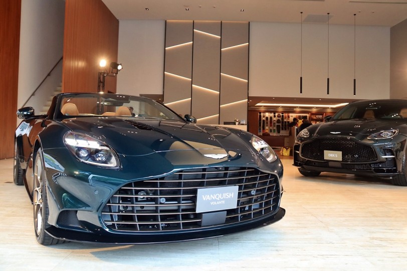 Aston Martin DBX S與六十載馭風傳承Vanquish Volante 60週年紀念版登台亮相