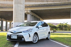 Hybrid一哥也玩大空間，試駕Toyota Prius α