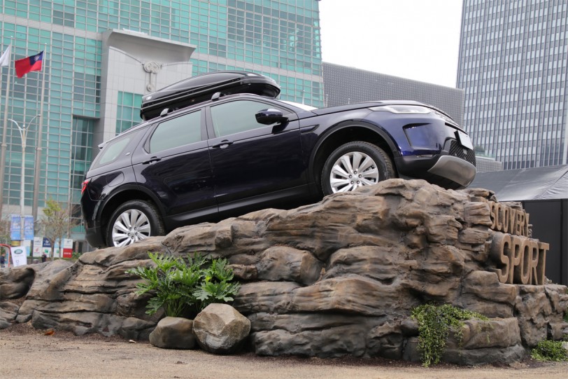 Land Rover輕油電系統加持 Discovery Sport越野好輕鬆