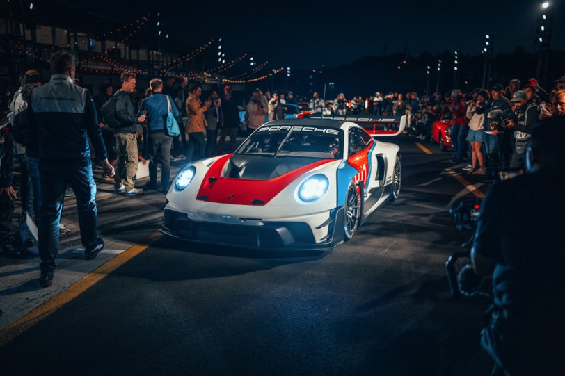 保時捷賽車運動部門發表限量收藏版賽車 獨家設計、最悍性能：全新 Porsche 911 GT3 R rennsport