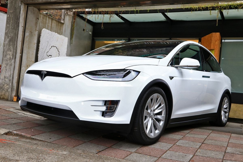 最速豪華休旅正式登台，台灣首輛Tesla Model X現身