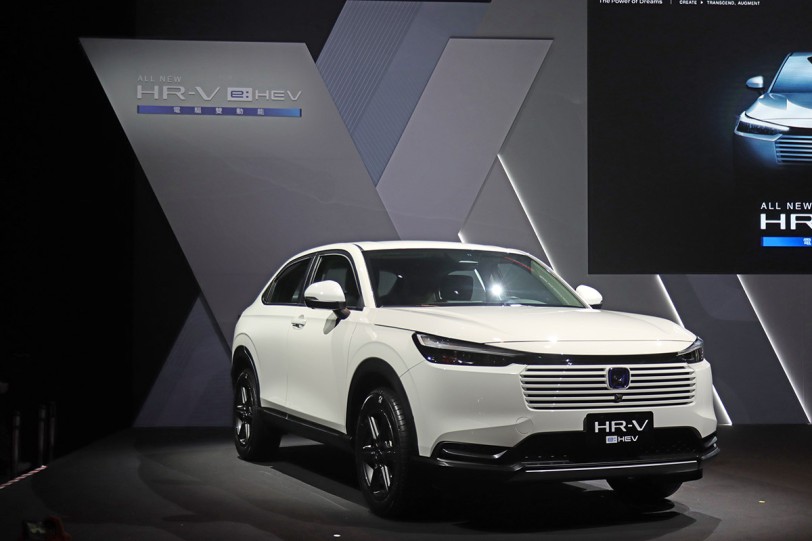 1.5 汽油單一規預售 79.9 萬起、e:HEV 預售 90.9 萬元起四規格！Honda HR-V 小改款追加油電動力開啟接單