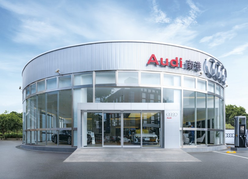 Audi 南港展示暨服務中心進化升級！首度導入「NEXUS數位迎賓專區」及「Audi Host禮賓大使」