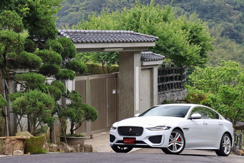 不安分的英倫運動房車,Jaguar XE P300 R-Dynamic SE試駕