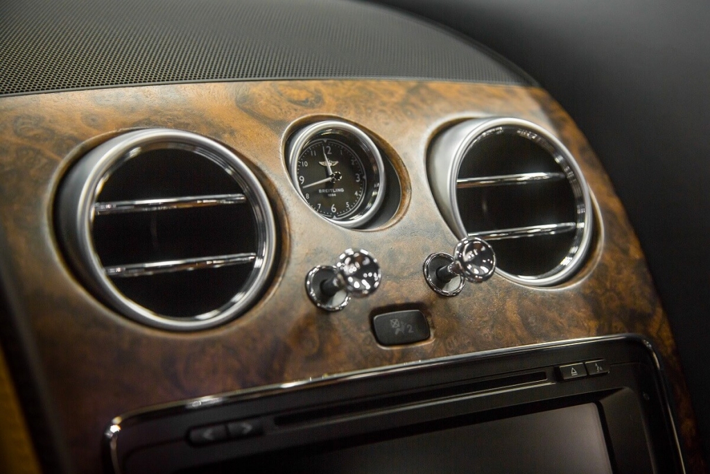 Bentley Mulliner推出新型開孔式胡桃木飾板  CarStuff 人車事