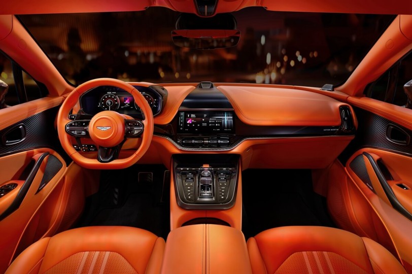 Aston Martin新年式DBX707採用全新技術先進的內飾，匹配一流的性能！