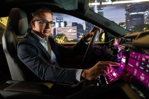 Porsche Cayenne Electric的全新「四螢幕」電動駕駛體驗