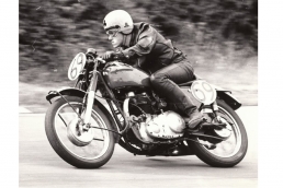 橫跨半世紀的油頭騎士,淺談「Café Racer」與「DGR紳士路騎」