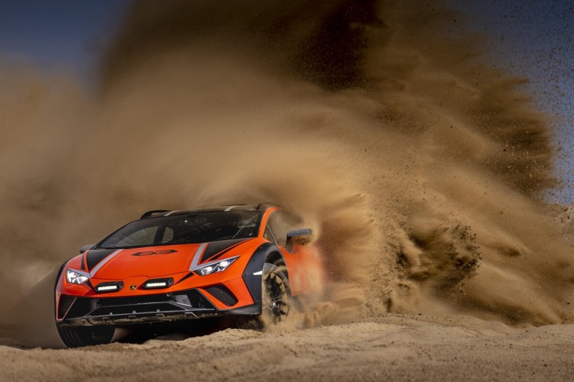 駕馭Lamborghini Huracán Sterrato在加州享受噴砂漂移的樂趣