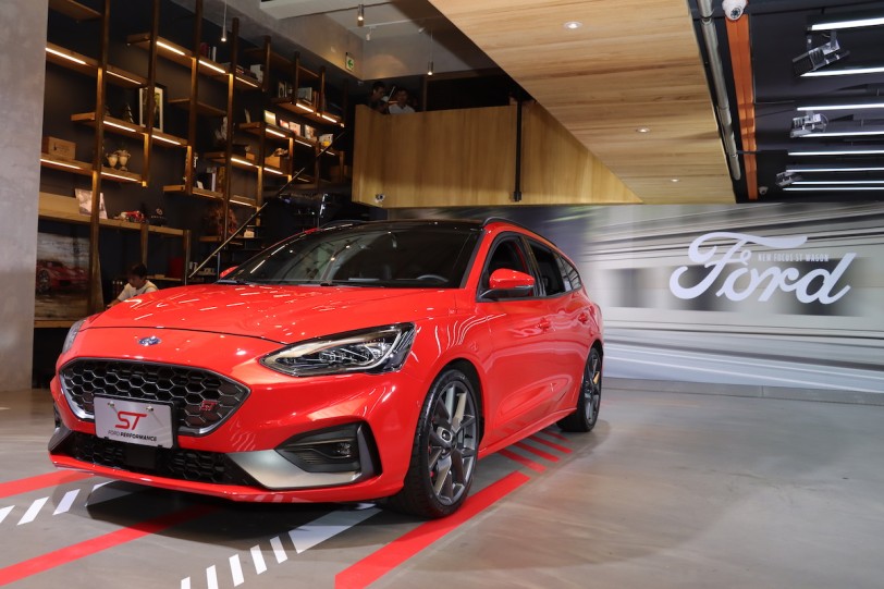 預接單價 142.8 萬，高性能中型旅行車 Ford Focus ST Wagon 率先來台預賞、9月正式發售！