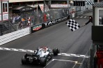 向Niki Lauda致敬!M-Benz銀箭車隊攻佔F1摩納哥站