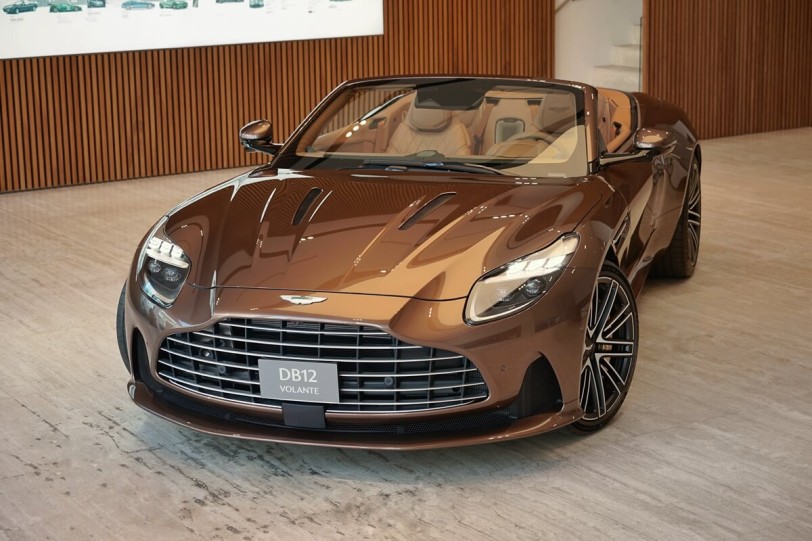 延續Super Tourer之名，Aston Martin DB12 Volante綻放新姿磅礡抵台