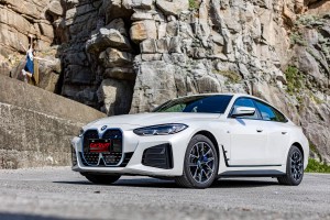 帶電、零排放之後,BMW i4 eDrive40純粹駕馭感更深、極限更高