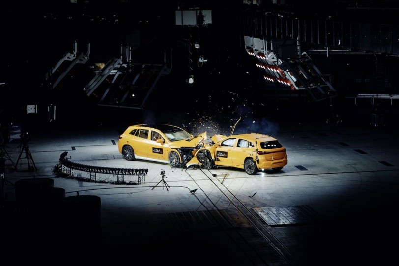 Mercedes-Benz 首創公開電動車撞擊測試結果： 安全是我們永不妥協的堅持