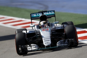 Mercedes AMG PETRONAS輕取俄羅斯站冠亞軍 Nico Rosberg勇奪四連勝 Lewis Hamilton緊追在後