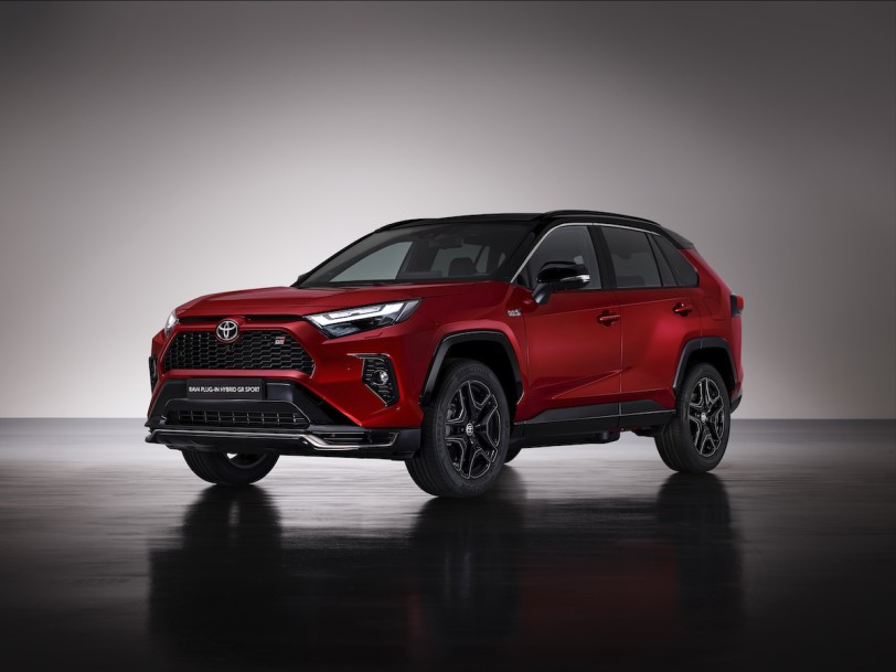 待望已久的運動規格,Toyota RAV4 GR SPORT 歐規雙動力規格亮相!