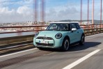 全新世代MINI Cooper三門掀背上市進駐全台展示中心&新MINI FAMILY全台巡迴展示活動展演中!