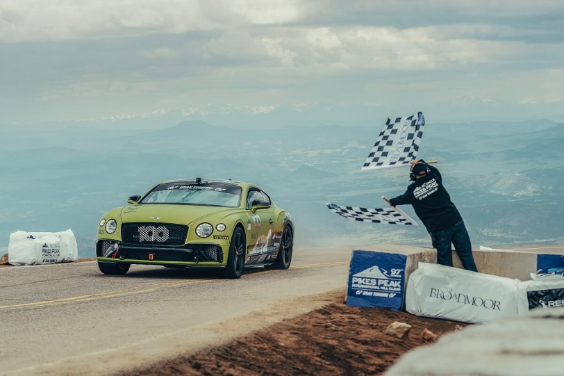 Bentley Continental GT打破派克峰量產車最速爬山紀錄(內有影片)