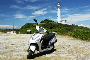 低碳旅遊e騎去綠島，兩年引進中華汽車e-moving電動機車300台