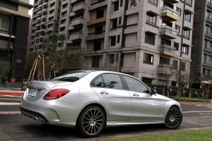 AMG指揮艇組合！ M-Benz C 450 AMG 4Matic實路體驗