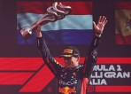 史上第一人！Max Verstappen單季十連勝，創下空前成就 領軍Red Bull車隊保持本賽季全勝優勢
