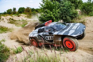 Audi推出RS Q e-tron達卡拉力賽車 配置「DTM」發電機應付長程賽事