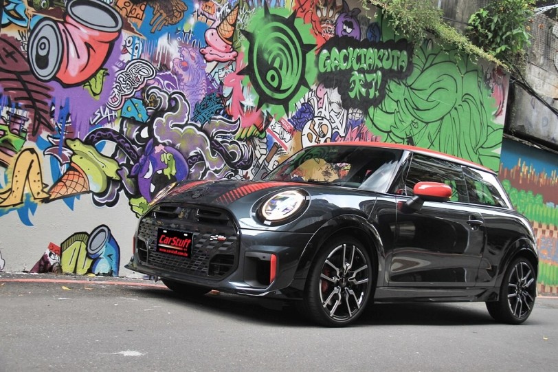 雖有一點點妥協，但新MINI John Cooper Works熱血沸騰度依舊感動！