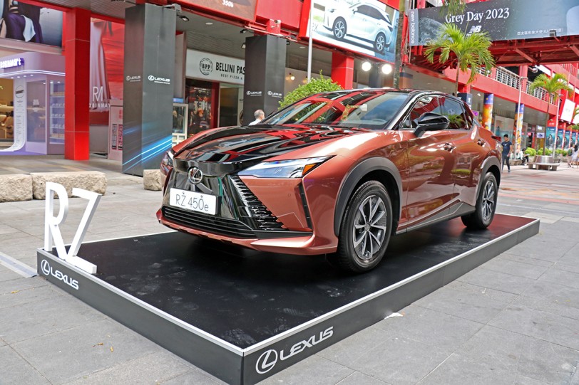 279 萬單一規格、年度配額 200 台，Lexus RZ450e 純電新篇章在台發表！