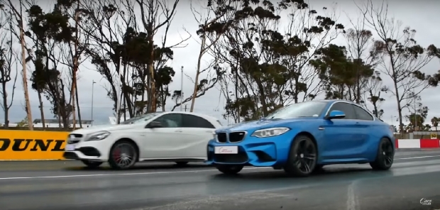 Mercedes AMG A45與BMW M2拚直線！到底誰快？(內有影片)