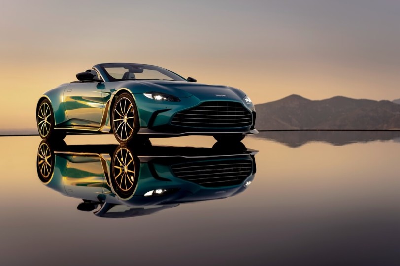 風格、聲浪和速度的終極表達！Aston Martin V12 Vantage Roadster