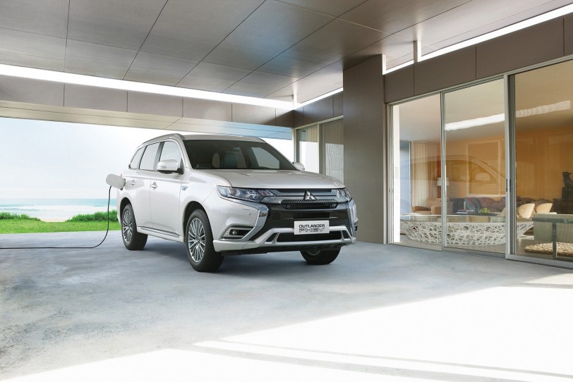 大幅降價近 50 萬元、MITSUBISHI OUTLANDER PHEV 149.6 萬動力強化、二度改款在台發表