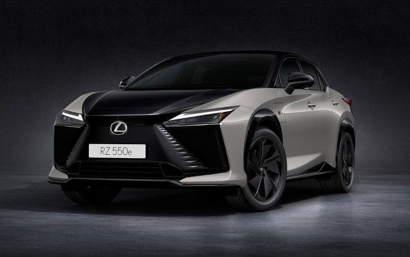 期待已久的線控轉向系統走向量產、導入互動式手排駕駛系統，Lexus RZ 中期改款歐洲亮相！