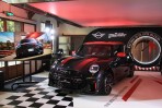享受露天或上賽道的熱血駕馭就由MINI John Cooper Works與MINI Cooper Cabrio S幫你達成!均一價210萬在台上市