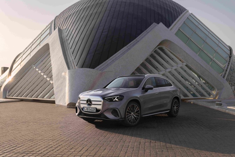配備 39.1吋HYPERSCREEN、仿古「超大型」水箱護罩，Mercedes-Benz GLC EQ 純電休旅 IAA 慕尼黑移動展亮相