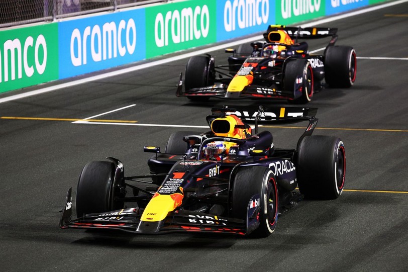 再下一城！Red Bull車隊於F1沙烏地阿拉伯站強勢奪冠亞軍，Max Verstappen 第100次登上頒獎台