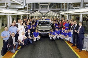 休旅新星誕生，第一輛新款VW Tiguan正式在狼堡工廠下線