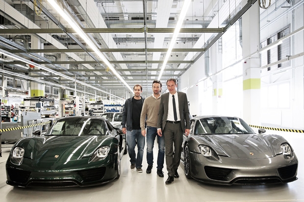 兩大球王因Porsche聚首！P. Sampras與C. Moya參訪Zuffenhausen廠區